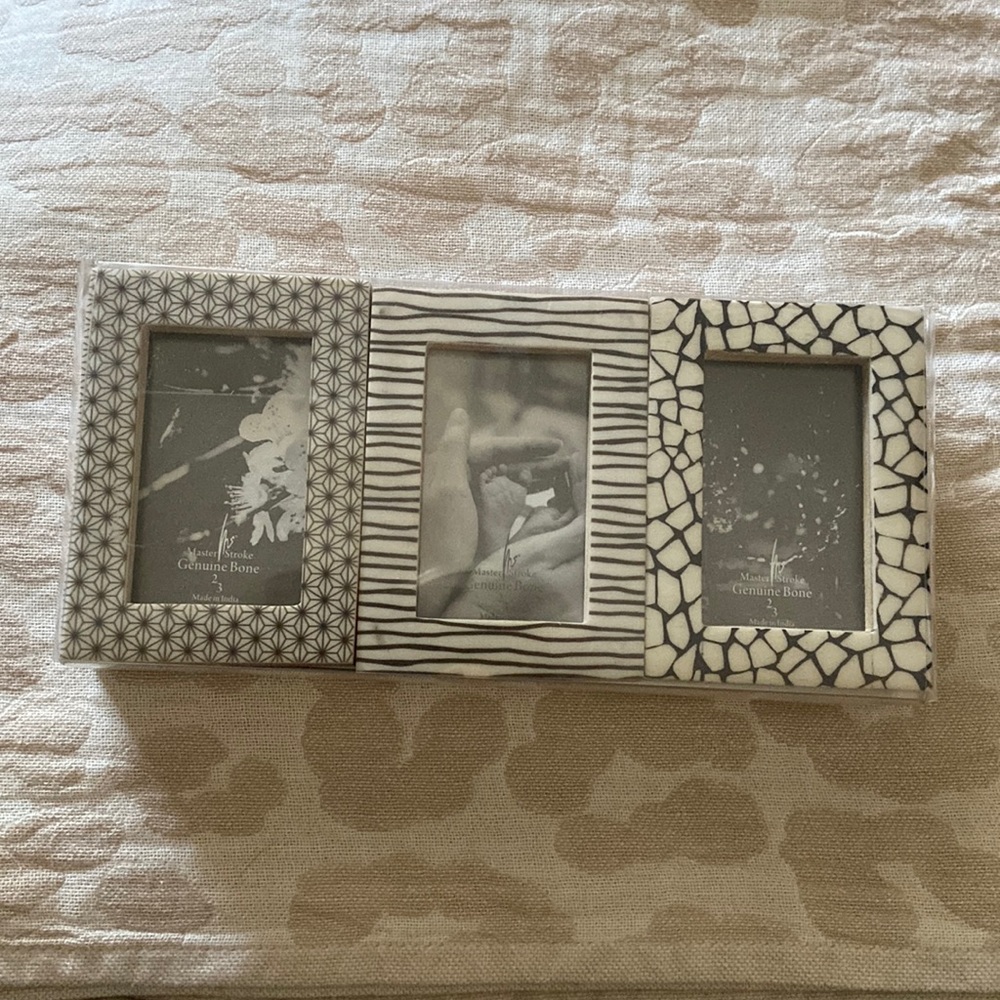 NWOT Set of 3 - 1.5” x 2.5” picture frames